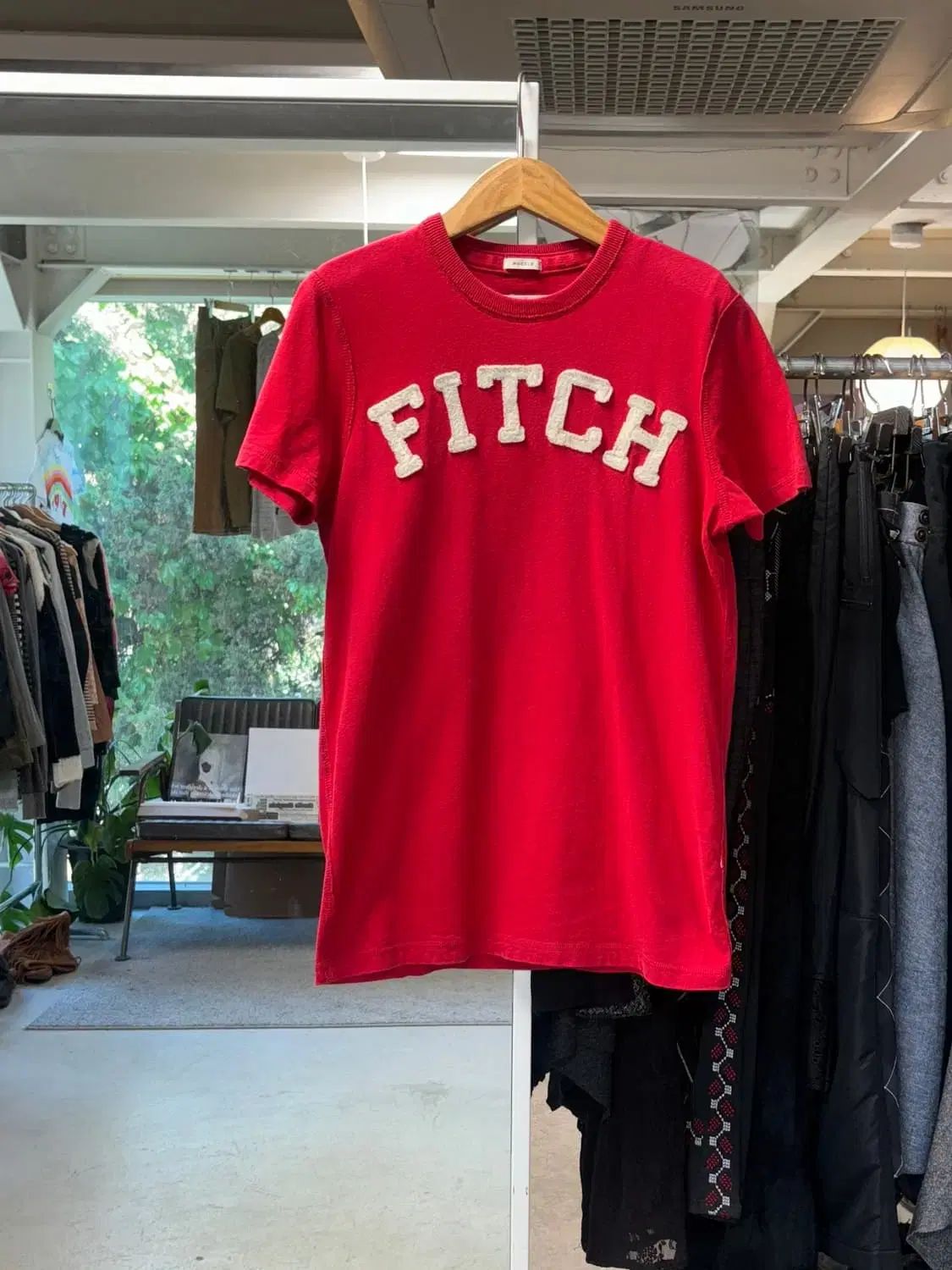 アバクロンビー Tシャツ