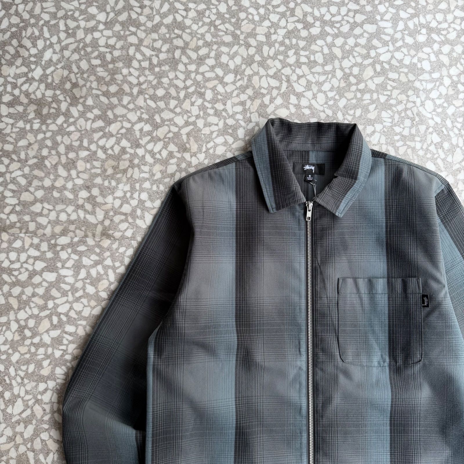 STUSSY / shadow check zip jacket size S　ステューシー　ジップシャツ　ライトアウター　シャドーチェック　オンブレチェック　sk8 ストリート　漆黒 プレーン　横ノリ ユニセックス