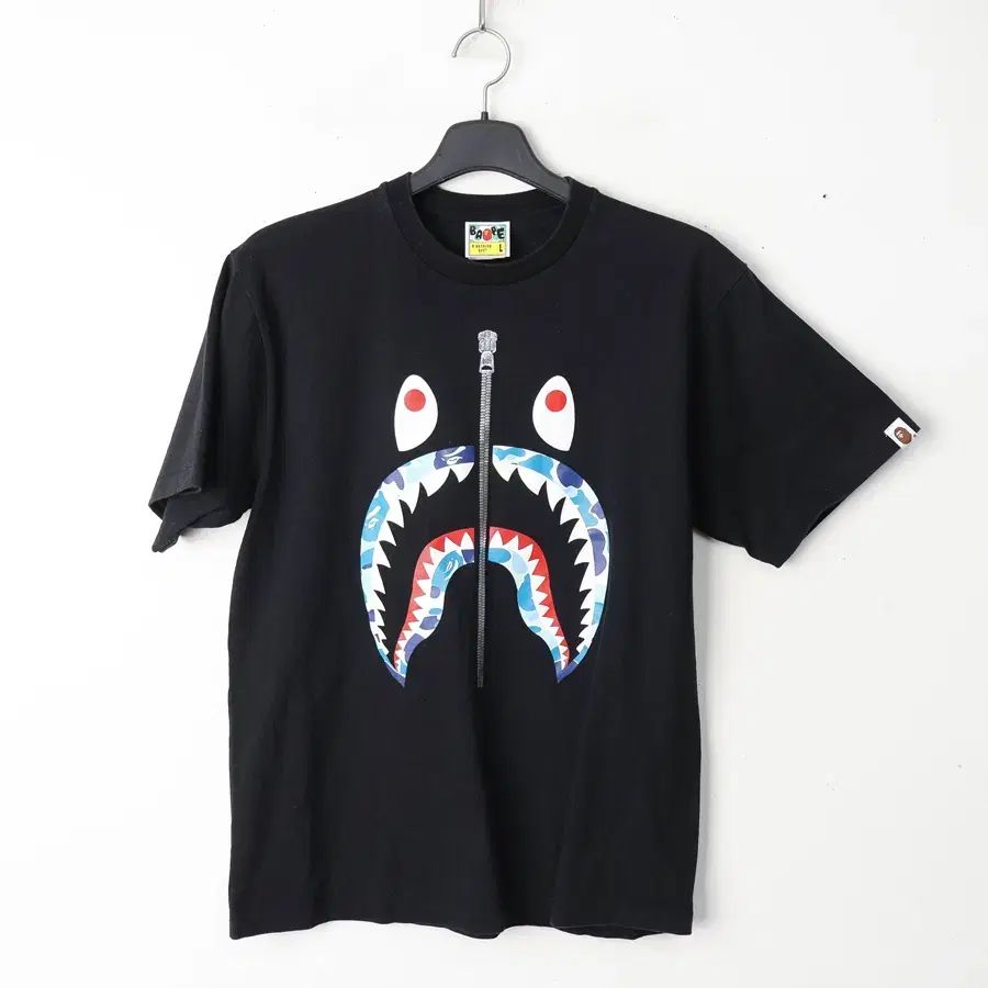 95/A BATHING APE アベイシングエイプ シャーク 半袖Tシャツ