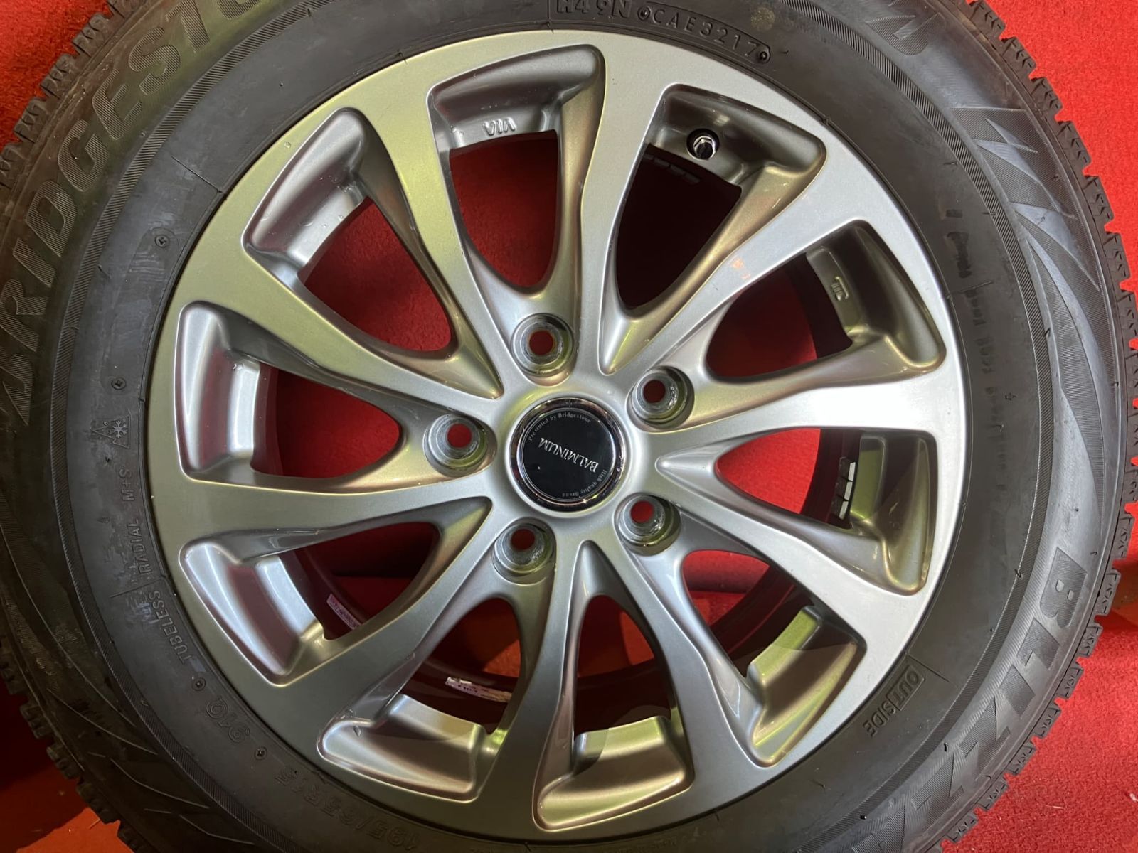 中古スタッドレスタイヤホイールセット【195/65R15 BRIDGESTONE VRX2 