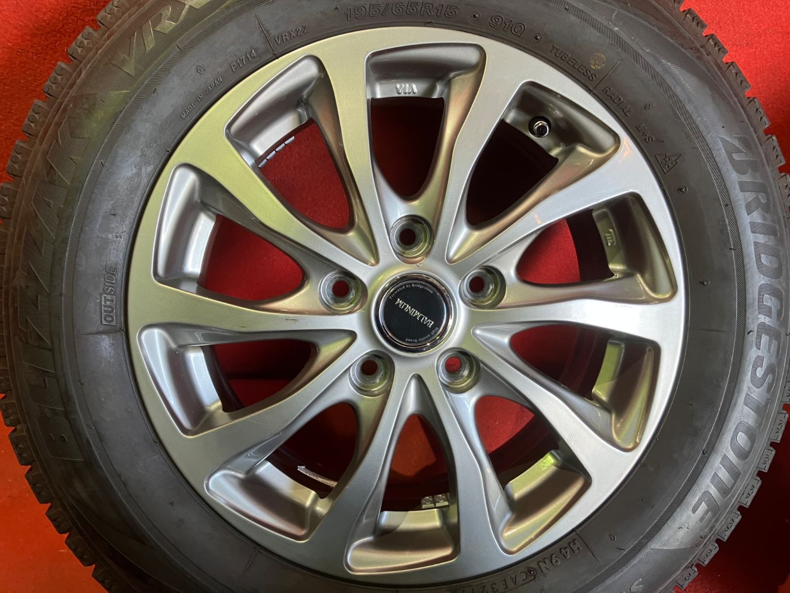 中古スタッドレスタイヤホイールセット【195/65R15 BRIDGESTONE VRX2