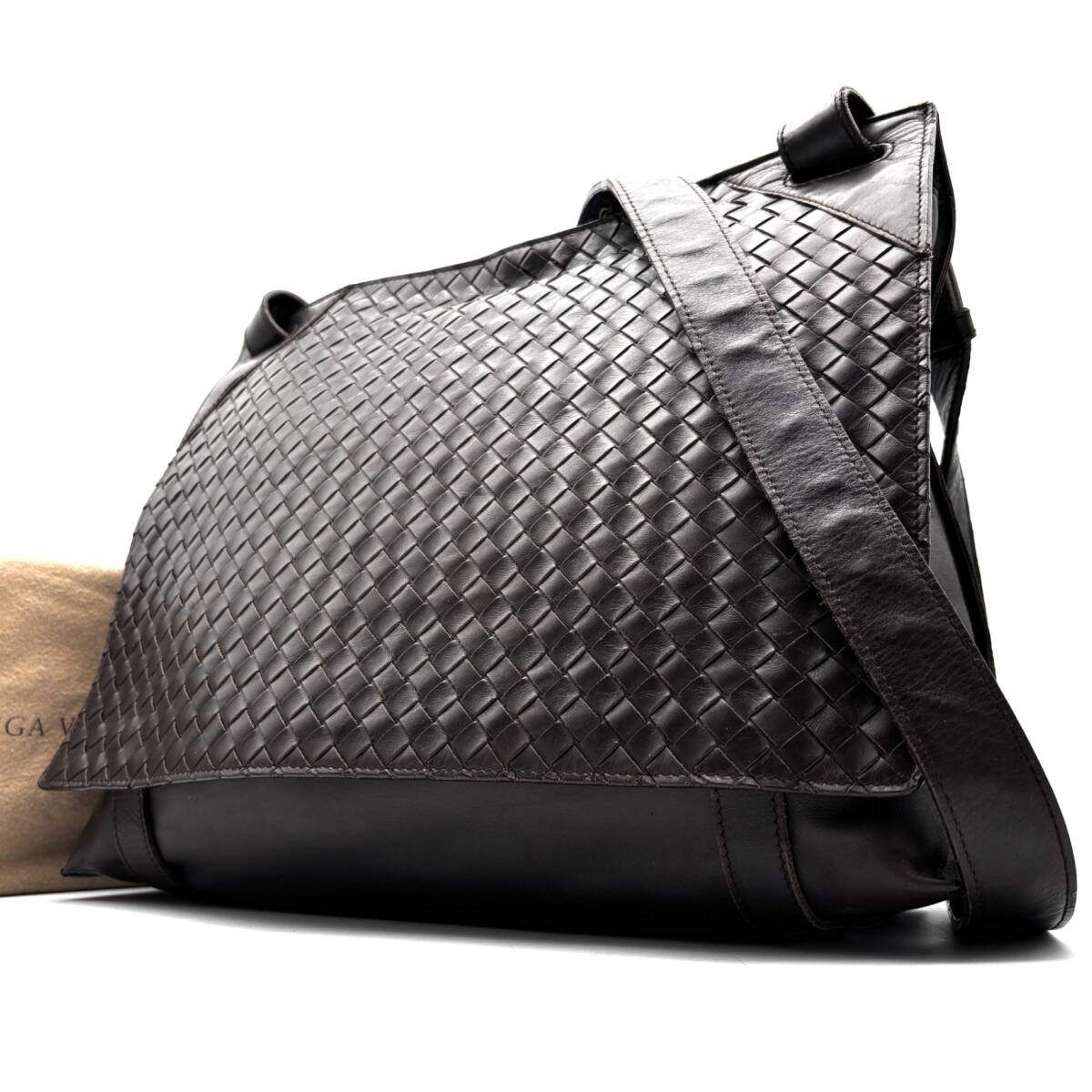 美品 Bottega Veneta ボッテガヴェネタ イントレチャート ショルダーバッグ メッセンジャーバッグ ダークブラウン レザー 斜め掛け 大容量 夏のお出かけ 旅行 父の日 ボーナス