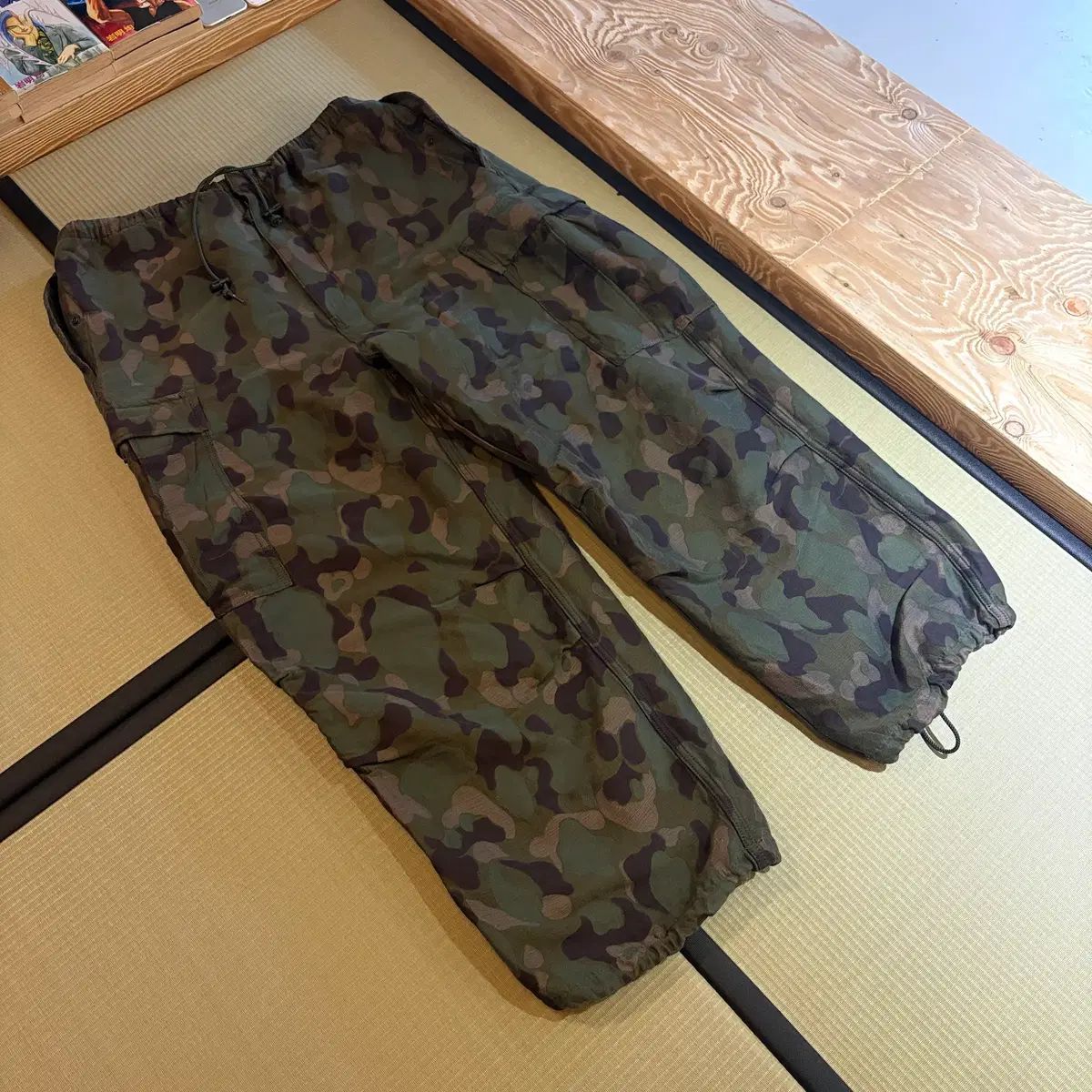 ビームス プラス カモ カーゴパンツ