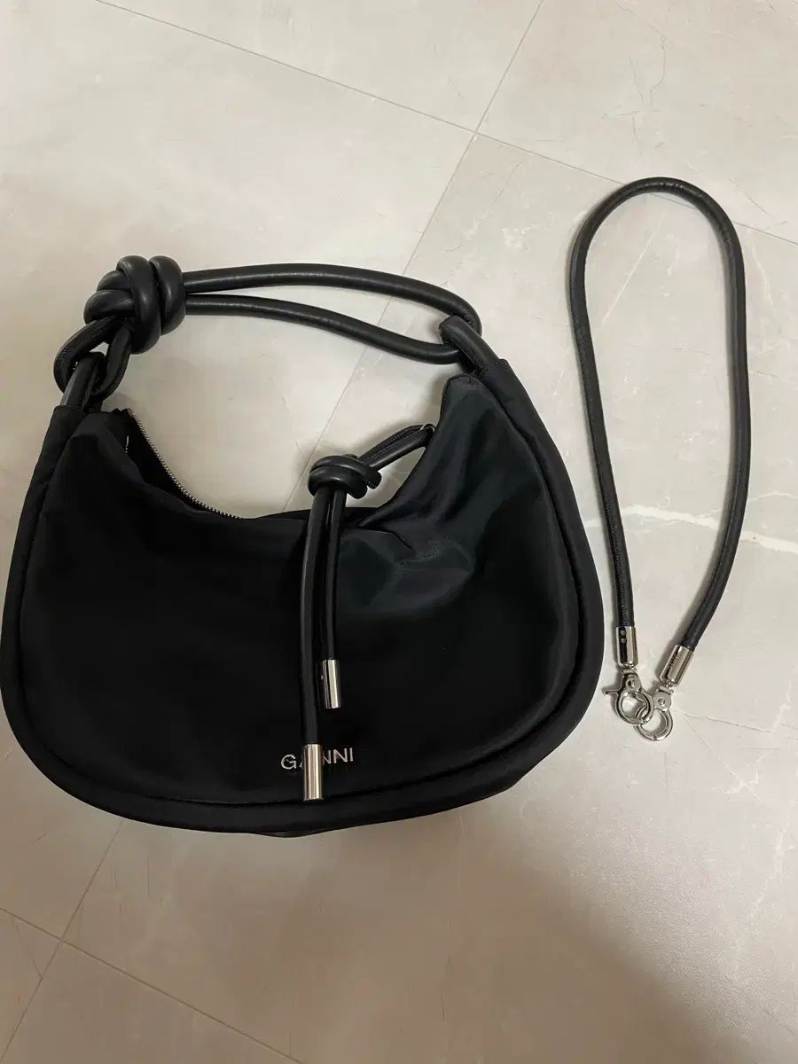 GANNI ブラック HOBO BAG ショルダーバッグ + ストラップ