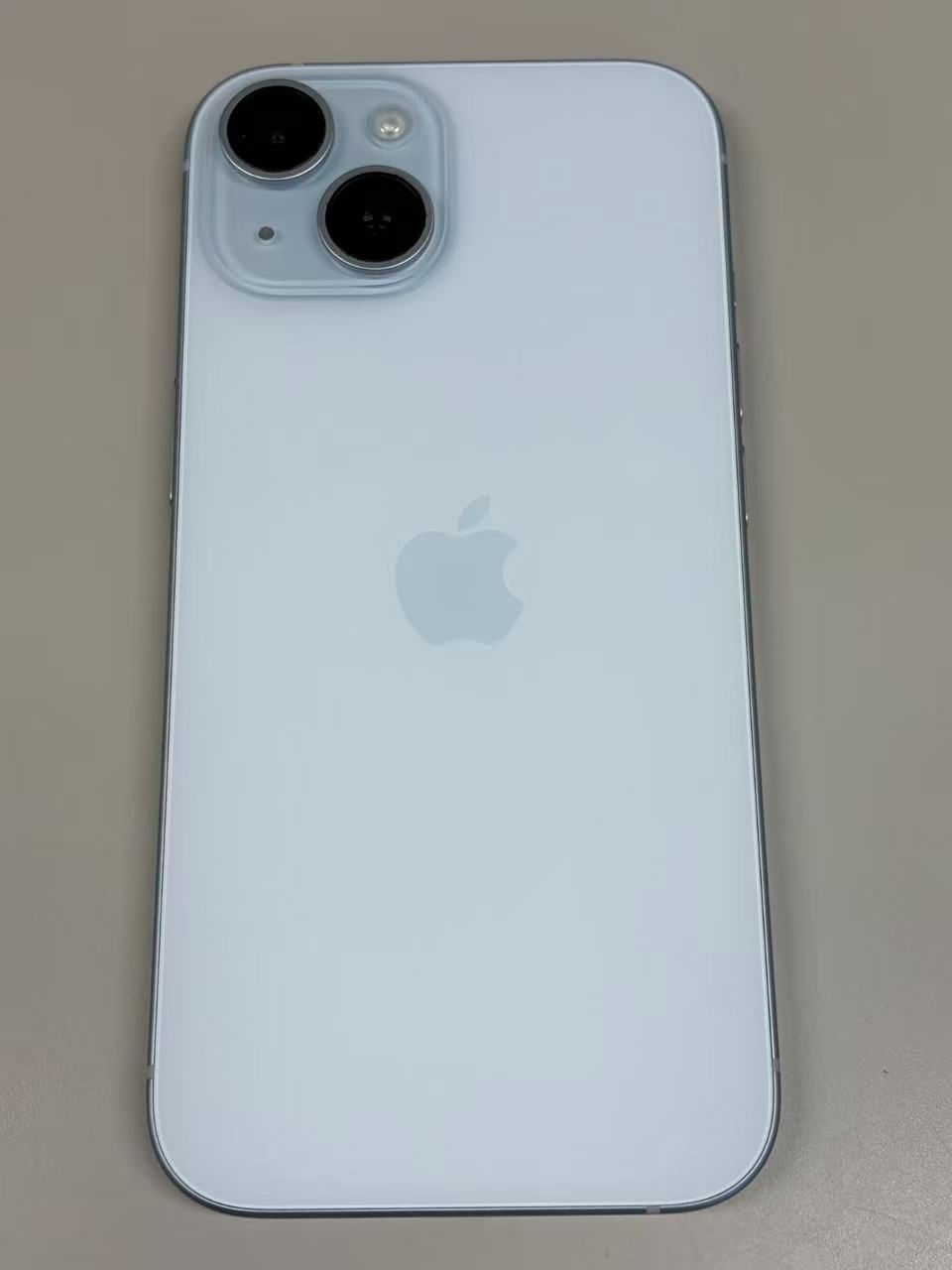 人気SALE，本物保証 美品 電池93%SIMフリー iPhone15 128GB ブルー