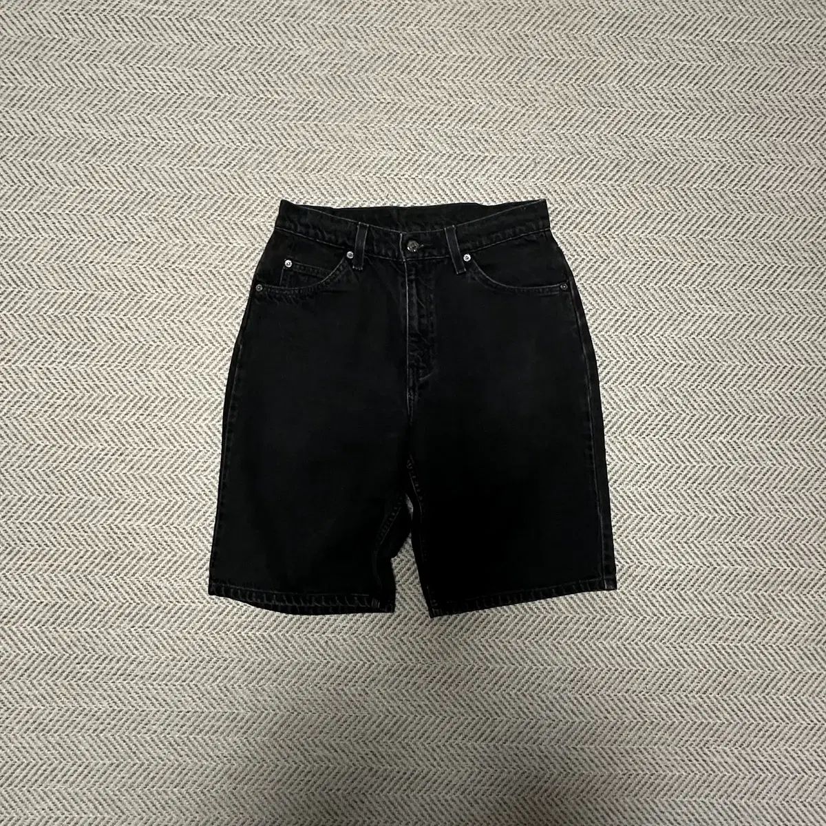 LEVI'S 550 90's black denim shorts