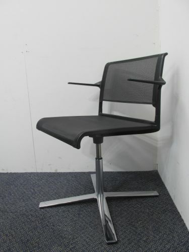 【中古品】Wilkhahn 肘付エーラインチェア