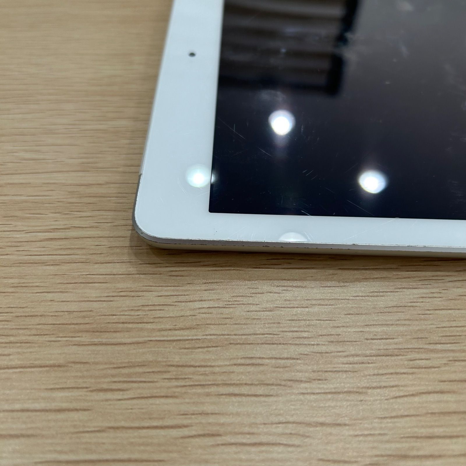 ジャンクiPad (第5世代) A1823 Wi-Fi+Cellular - メルカリ