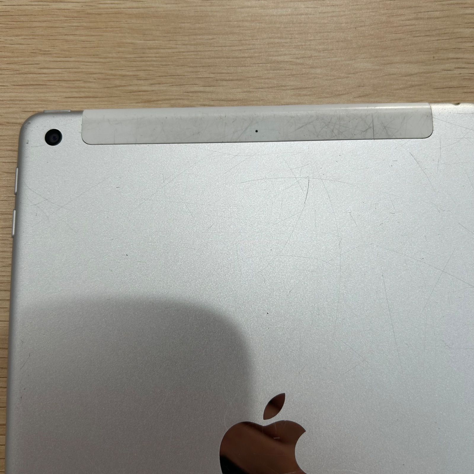 ジャンクiPad (第5世代) A1823 Wi-Fi+Cellular - メルカリ
