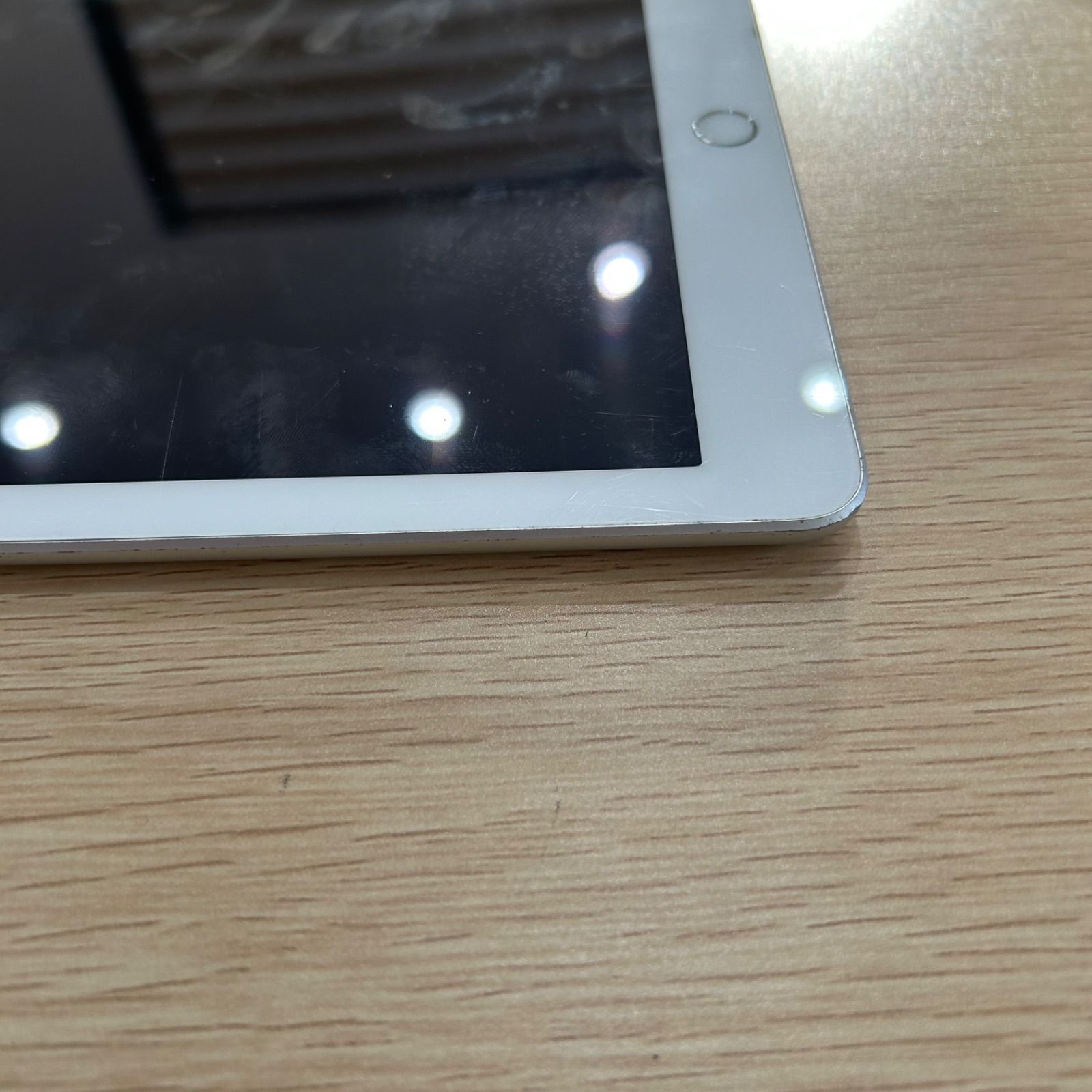 ジャンクiPad (第5世代) A1823 Wi-Fi+Cellular - メルカリ