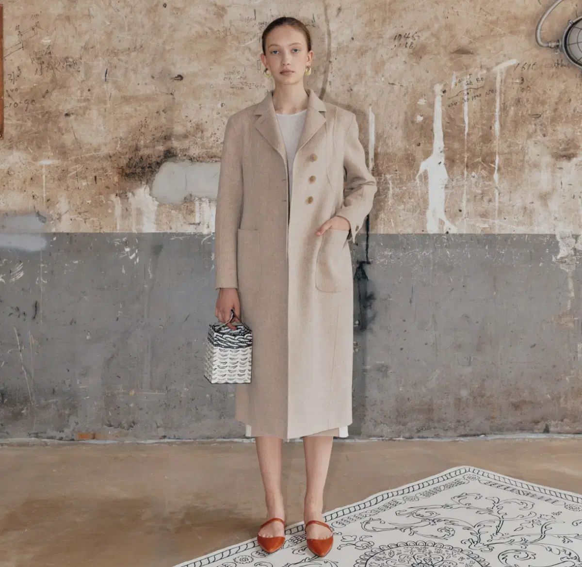 J.Chung NOAH CURVE LINE COAT