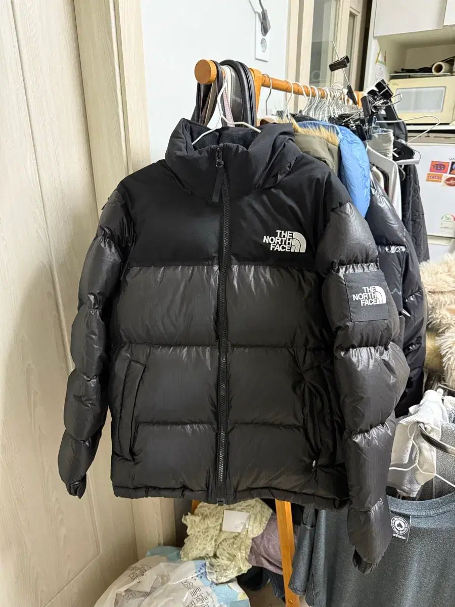 THE NORTH FACE ノベルティ ヌプシ ブラック - メルカリ