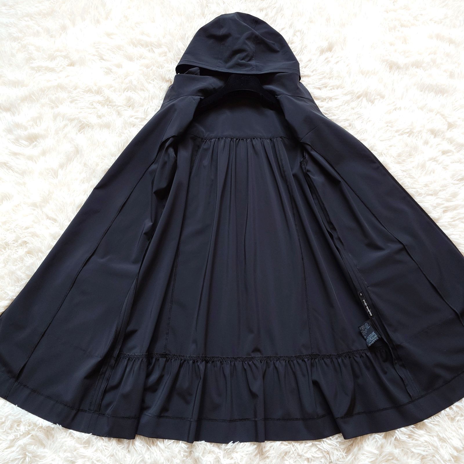 美品 フォクシーニューヨーク FOXEY レイニー ロゴプレート コクーン 