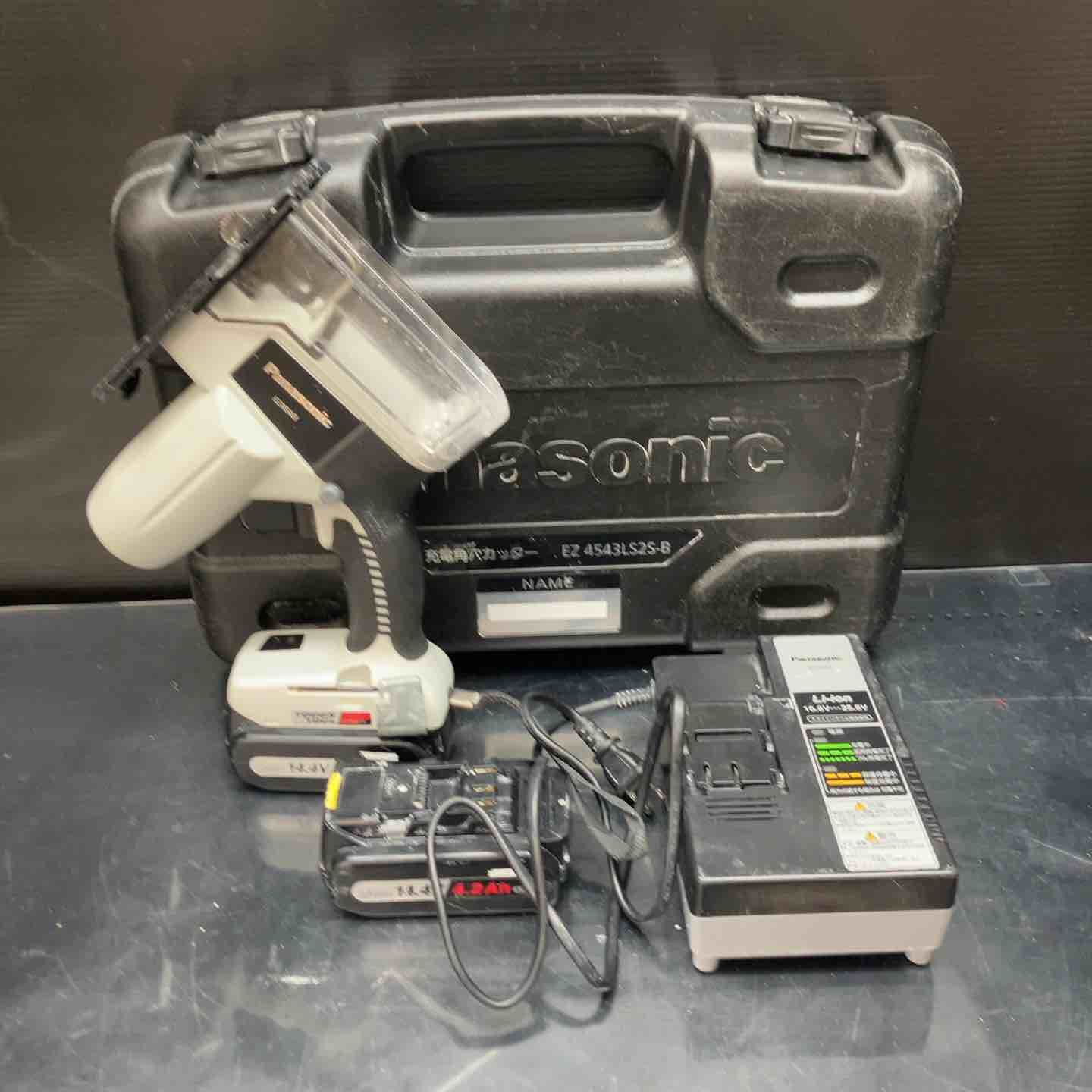 パナソニック(Panasonic) コードレス角穴カッター EZ4543LS2S-B【川越店】