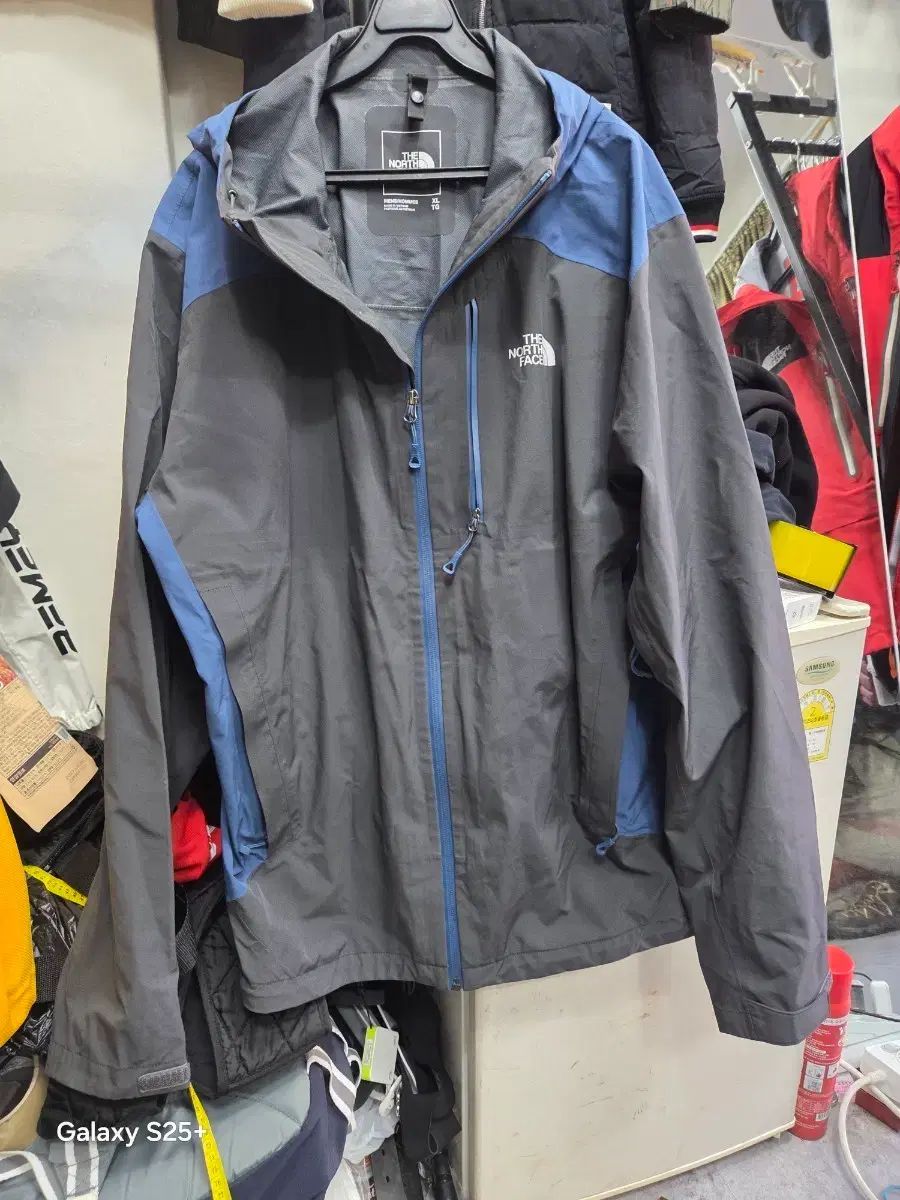 THE NORTH FACE ザノースフェイス ウィンドブレーカー ブラック/ブルー XL