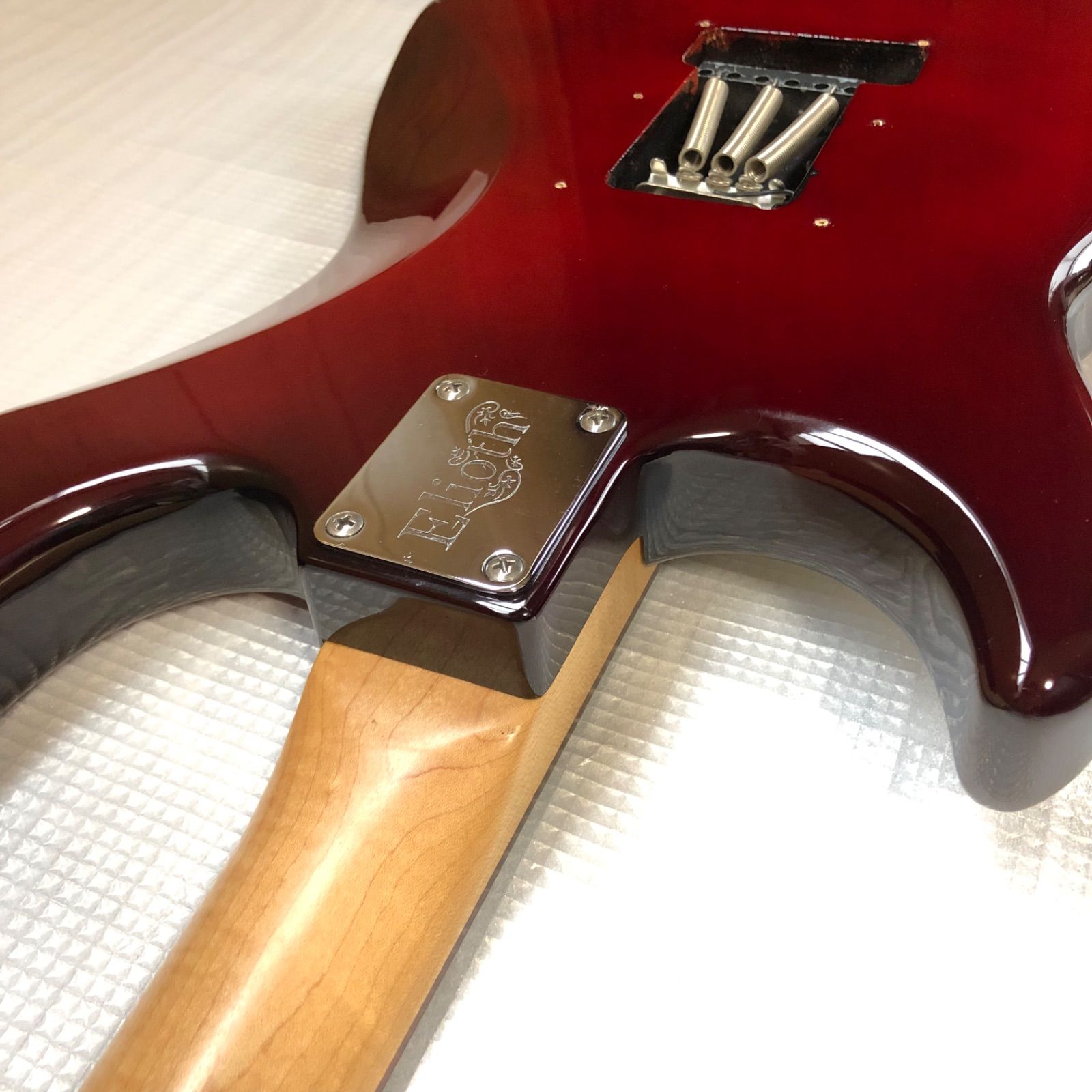 Elioth S305 ストラトタイプ サンバースト エレキギター - メルカリ
