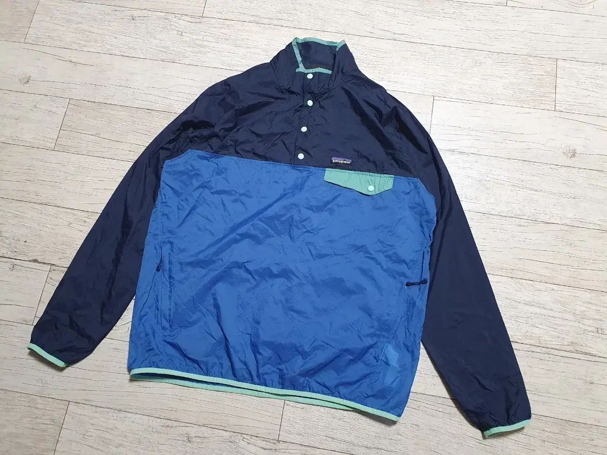 (Sコンディション) patagonia フーディーニ スナップTシャツ L(105)