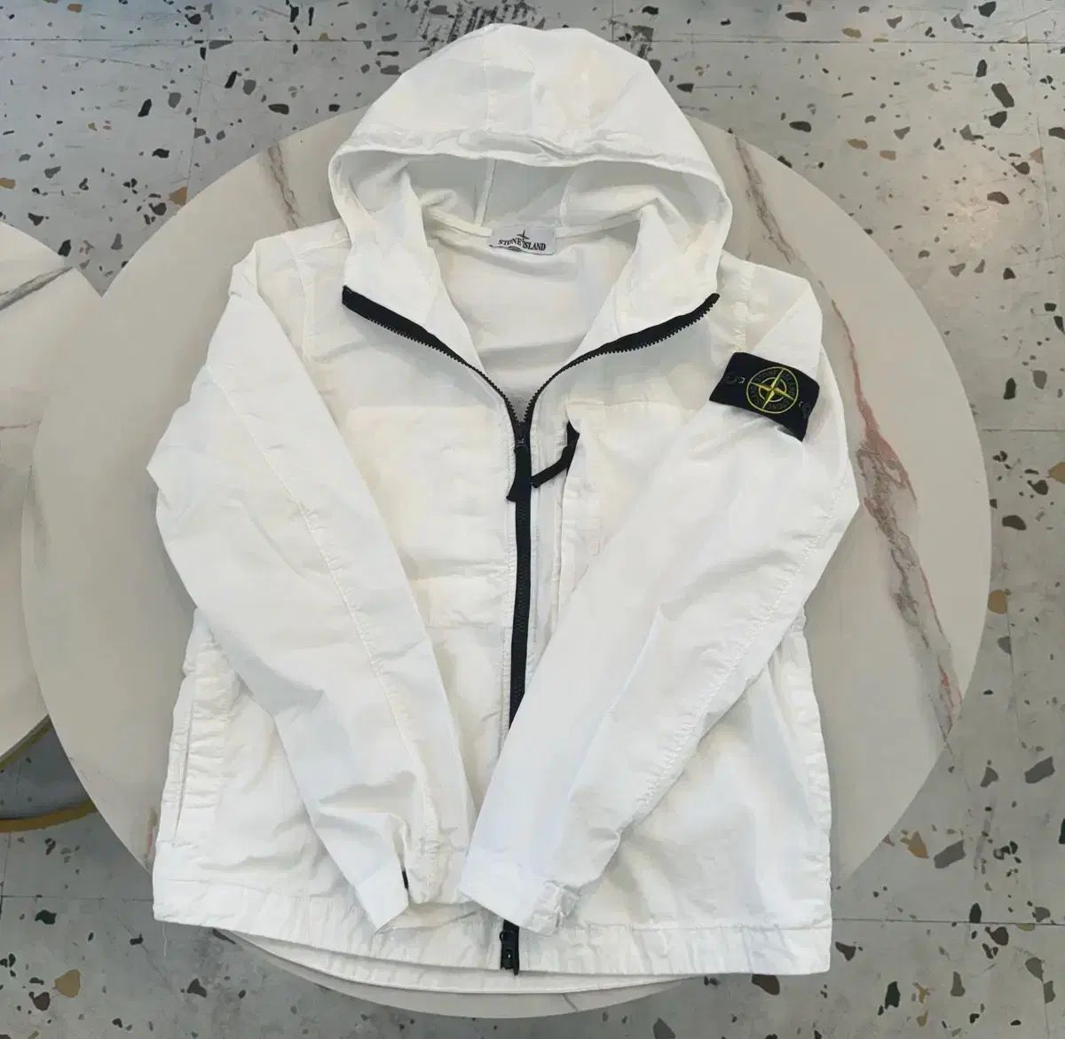 正規品/Sサイズ 23SS STONE ISLAND ストーンアイランド スーピマコットン ツイル フード ウィンドブレーカー 白