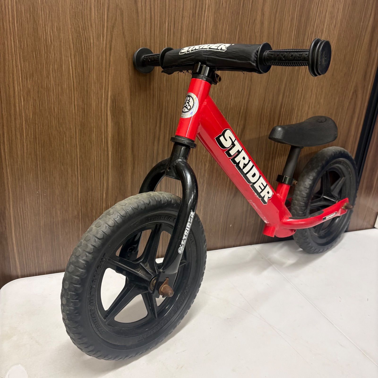 人気のレッド】ストライダー スポーツモデル 12インチ 日本正規品