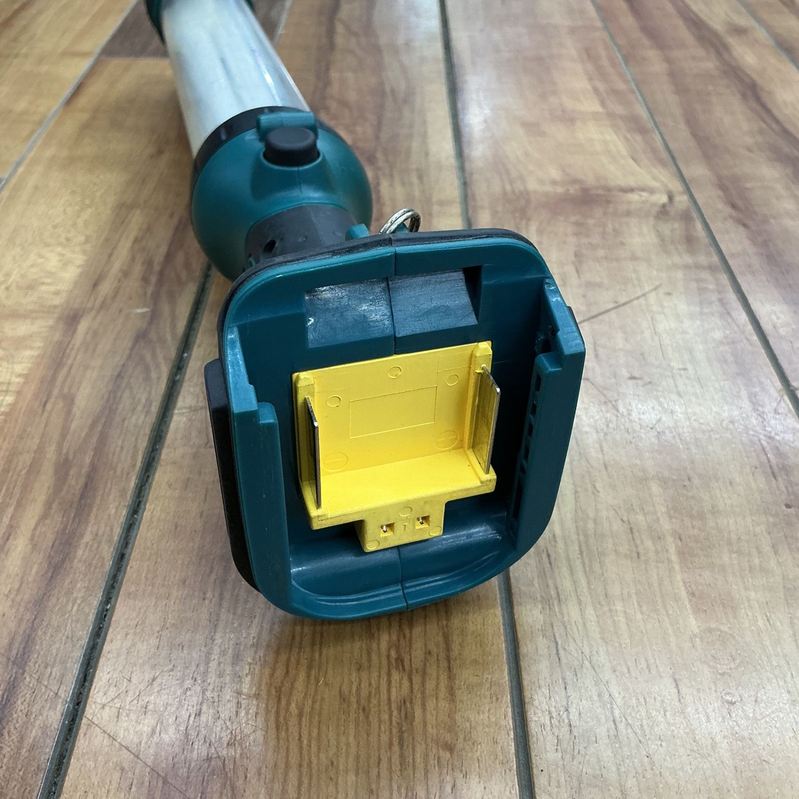 マキタ(makita) 充電式ライト ML184 【中古】【蓮田店】 - メルカリ