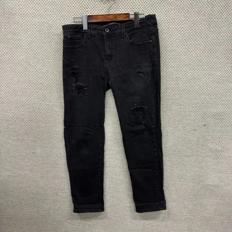 ゲス ストレッチ デニム ブラックデニム 28インチ D01267