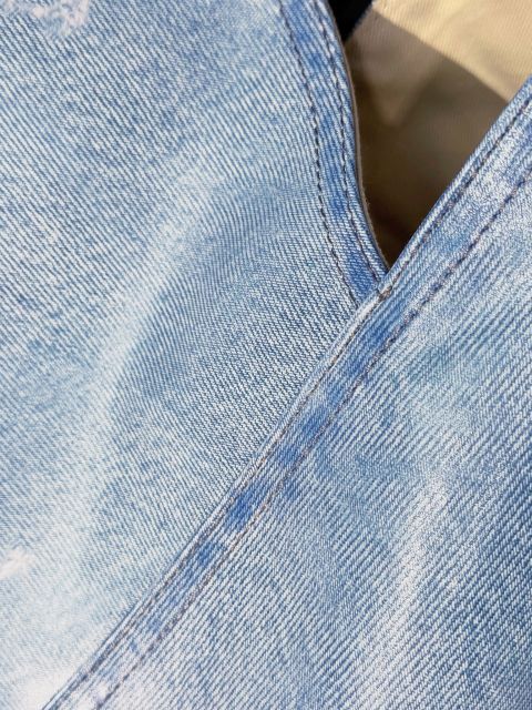 【定価72,600円(税込)】MM6 Maison Margiela エムエムシックス メゾンマルジェラ 自由な感性で楽しむニュースタンダード 褪せたブルーに宿るヴィンテージの品格！大人のためのジャパニーズバッグ スモール トライアングルバック 鞄S54WD0