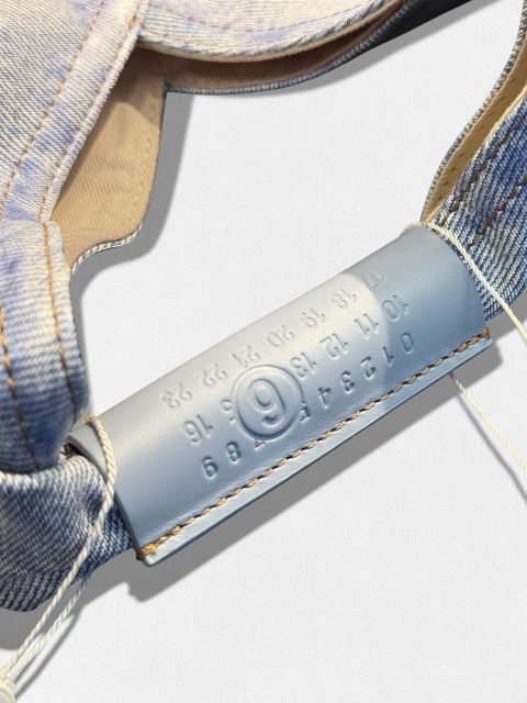 【定価72,600円(税込)】MM6 Maison Margiela エムエムシックス メゾンマルジェラ 自由な感性で楽しむニュースタンダード 褪せたブルーに宿るヴィンテージの品格！大人のためのジャパニーズバッグ スモール トライアングルバック 鞄S54WD0