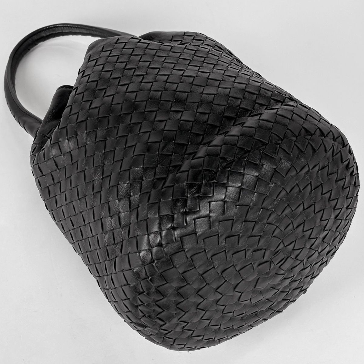 ボッテガヴェネタ BOTTEGAVENETA イントレチャート ショルダーバッグ 巾着型 ハンドバッグ ショルダーバッグ レザー ブラック レディース 【中古】