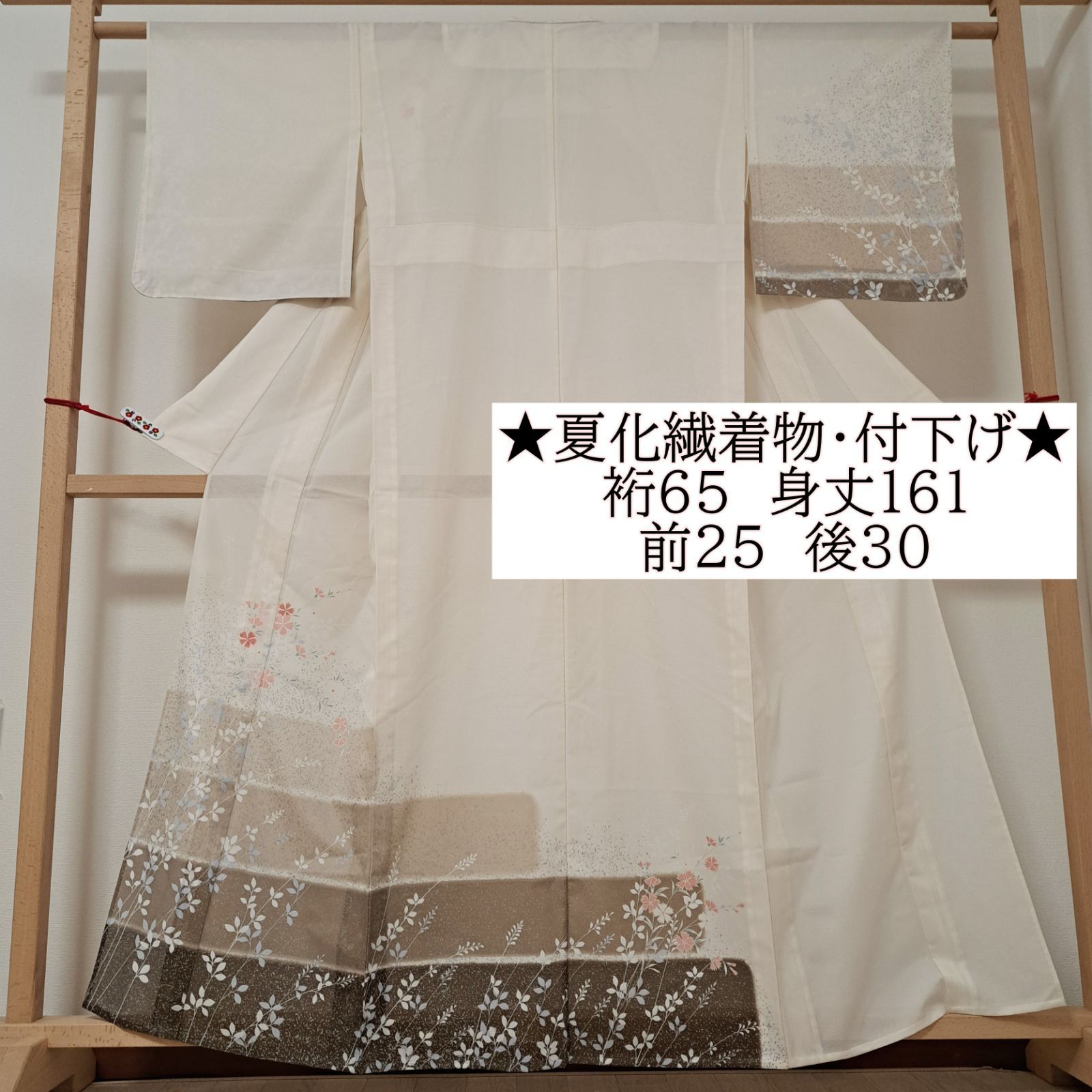 【夏化繊着物・絽・付下げ】裄65 身丈161 袖49　Lサイズ相当の身幅　化繊　夏物　盛夏　オフホワイト地に秋草　る06S10a　E2615