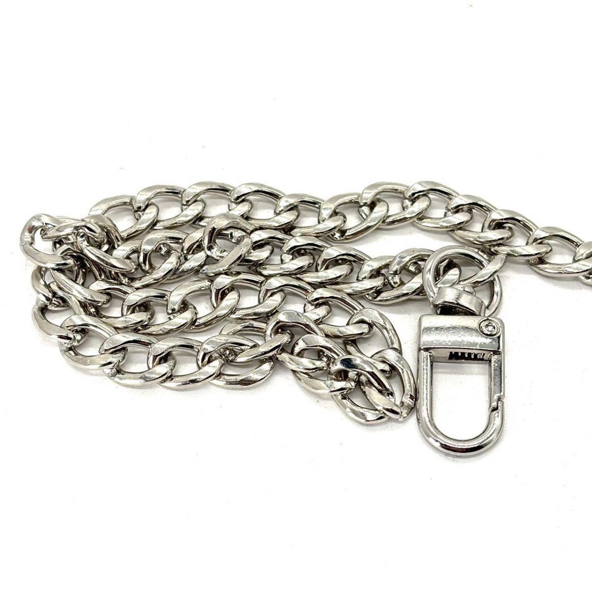 【静かに遊びを忍ばせる】 LOUIS VUITTON マネークリップ パンスビエシェンヌオジーヴ ウォレットチェーン シルバー 【静かに遊びを忍ばせる】 LOUIS VUITTON マネークリップ パンスビエシェンヌオジーヴ ウォレットチェーン シルバー