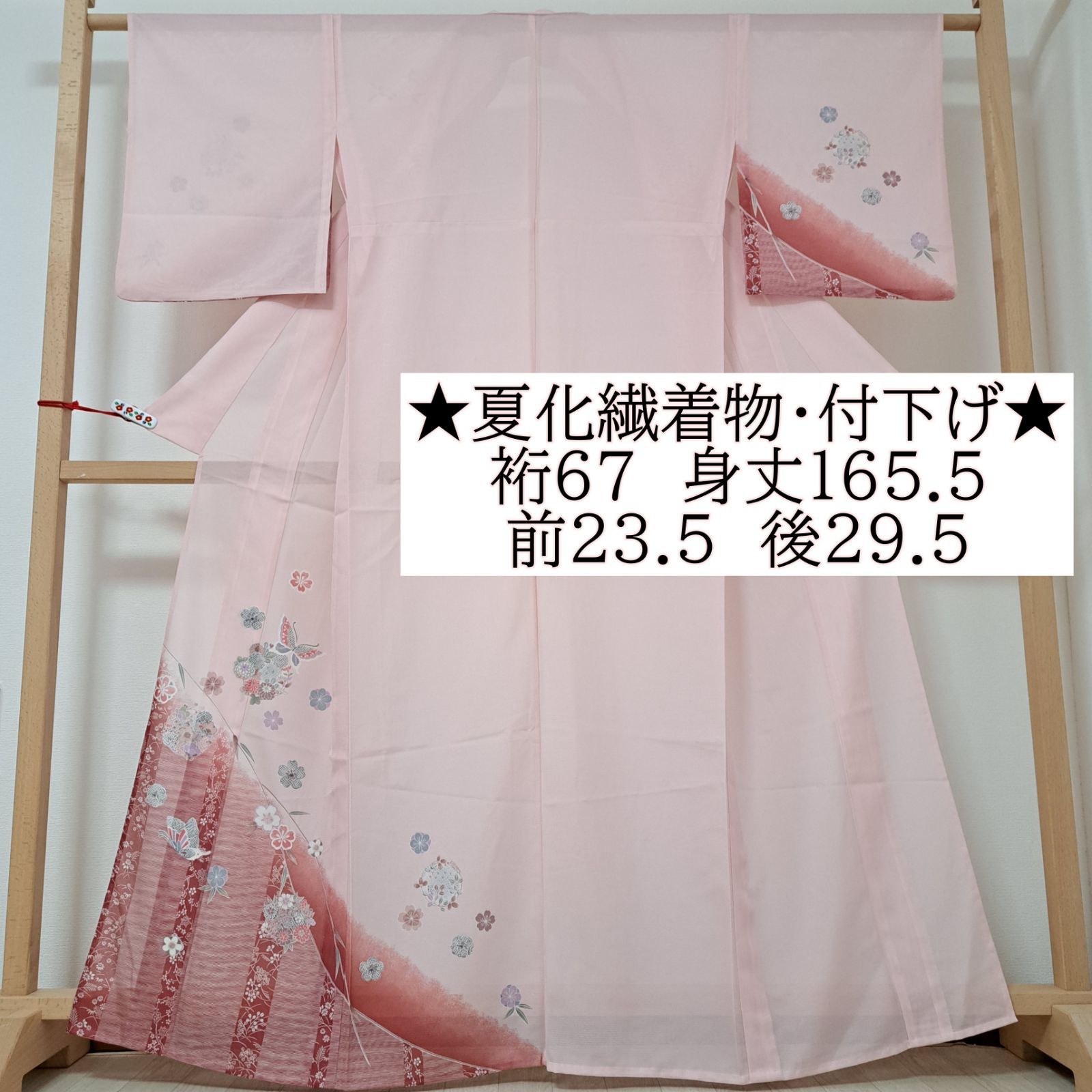【洗える夏着物・絽・付下げ】裄67 身丈165.5 袖50.5　化繊　夏物　盛夏　ピンク地に花輪と蝶々　る06S08a　E2615