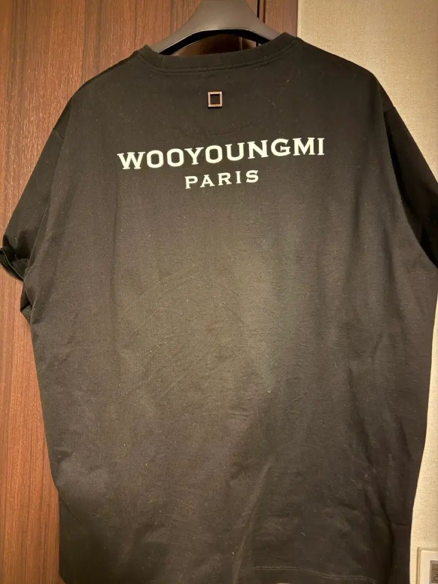 52 WOOYOUNGMI ウーヨンミ バックロゴ 半袖 ブラック 52 WOOYOUNGMI ウーヨンミ バックロゴ 半袖 ブラック
