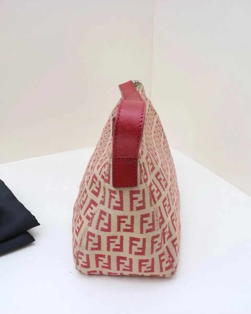 FENDI フェンディ FF ロゴ パターン ショルダーバッグ FENDI フェンディ FF ロゴ パターン ショルダーバッグ