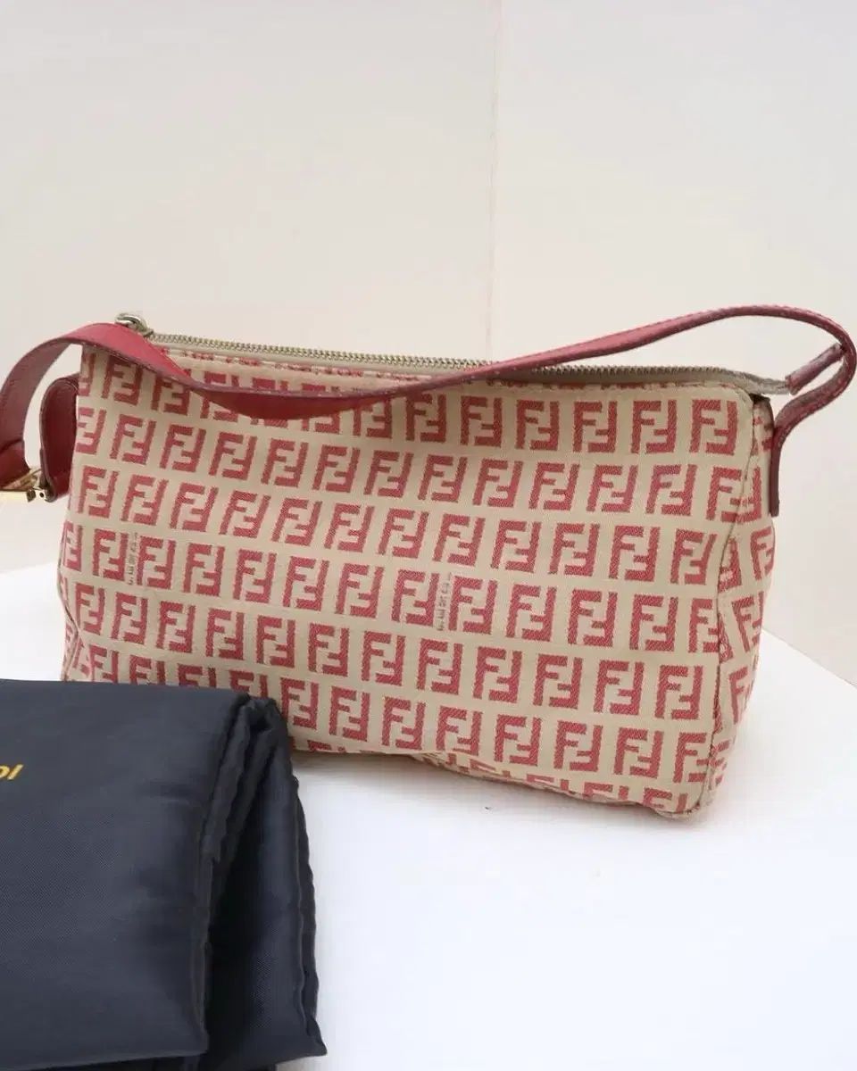 FENDI フェンディ FF ロゴ パターン ショルダーバッグ