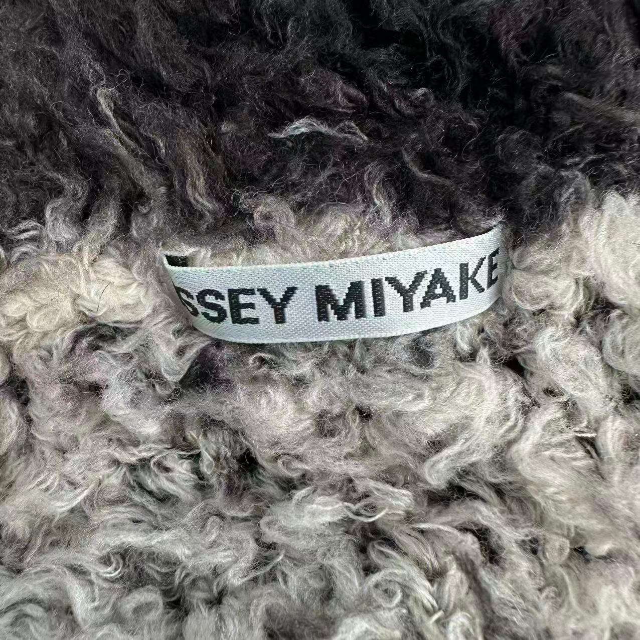 極美品 ISSEY MIYAKE イッセイミヤケ フェイクファー コート ウール サイズ2ブラウン 極美品 ISSEY MIYAKE イッセイミヤケ フェイクファー コート ウール サイズ2ブラウン