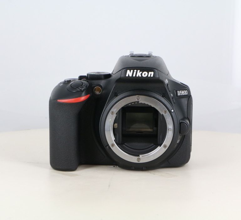 【中古】(ニコン) Nikon D5600 ボディ