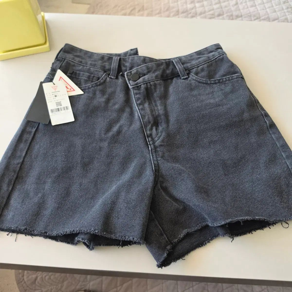 正規品 GUESS レディース デニム ショートパンツ ブラック 25