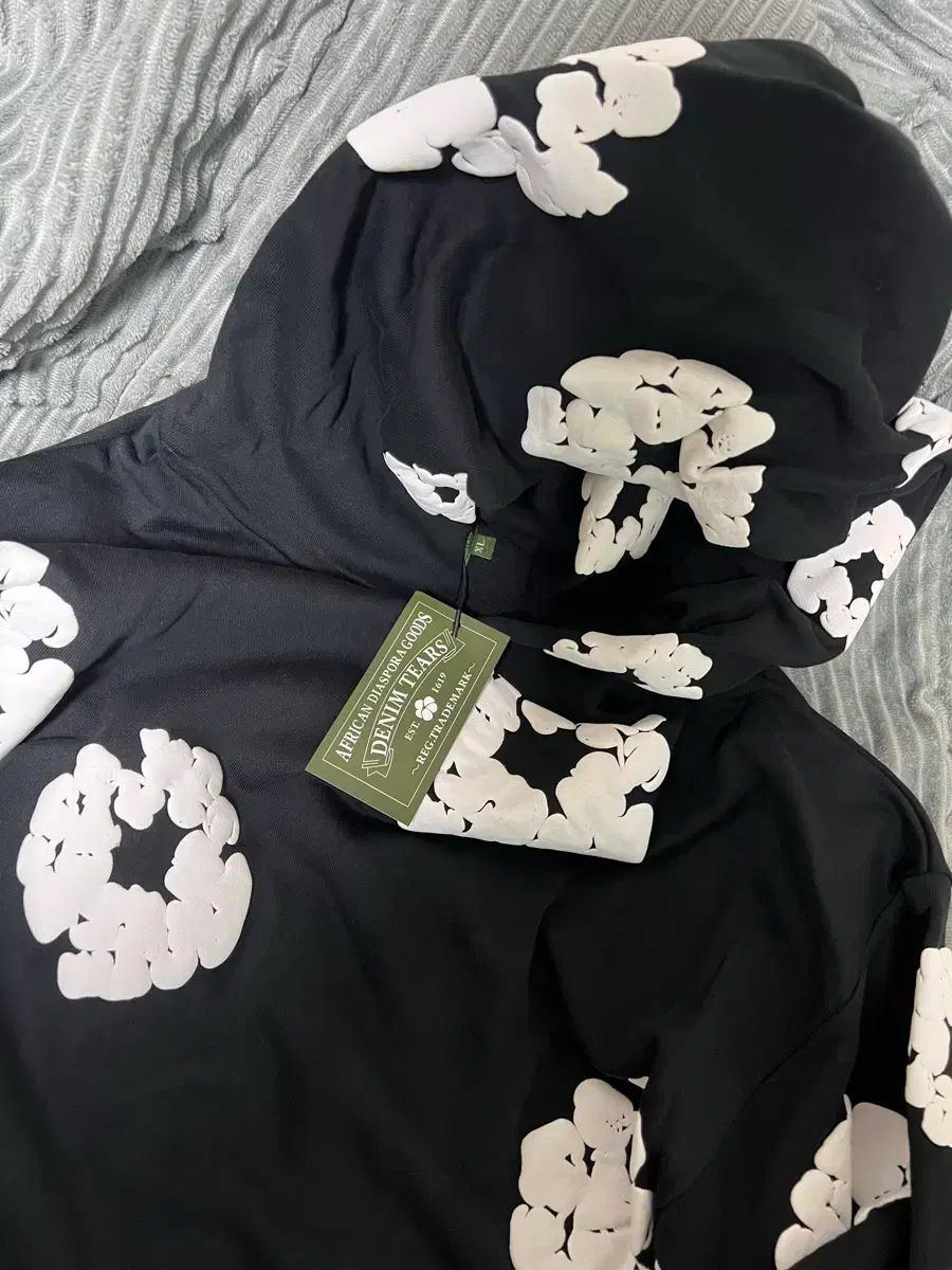 DENIM TEARS(デニムティアーズ) 新商品 WHO フーディー 出品