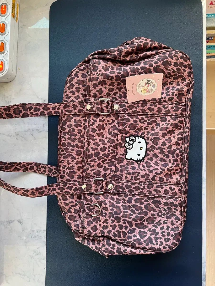 アベイル HELLO KITTY レオパード ブラウン ボストンバッグ