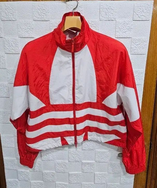 無配) adidas アディダス レッド 白 ウィンドブレーカー ジャケット クロップド