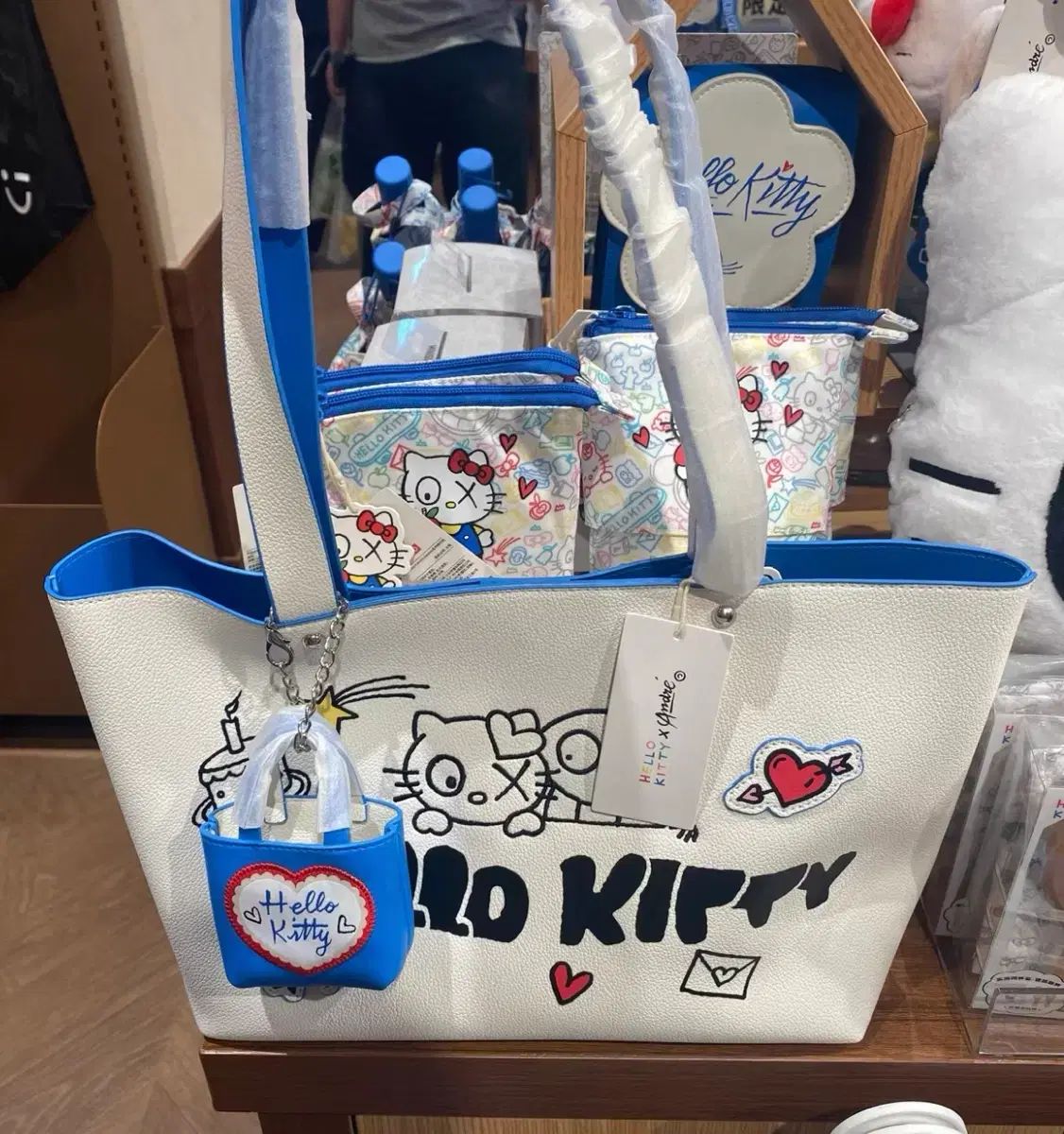 ハローキティ アンドレ・サライバ コラボ MINISO(ミニソー) ハローキティ BIGショルダーバッグ