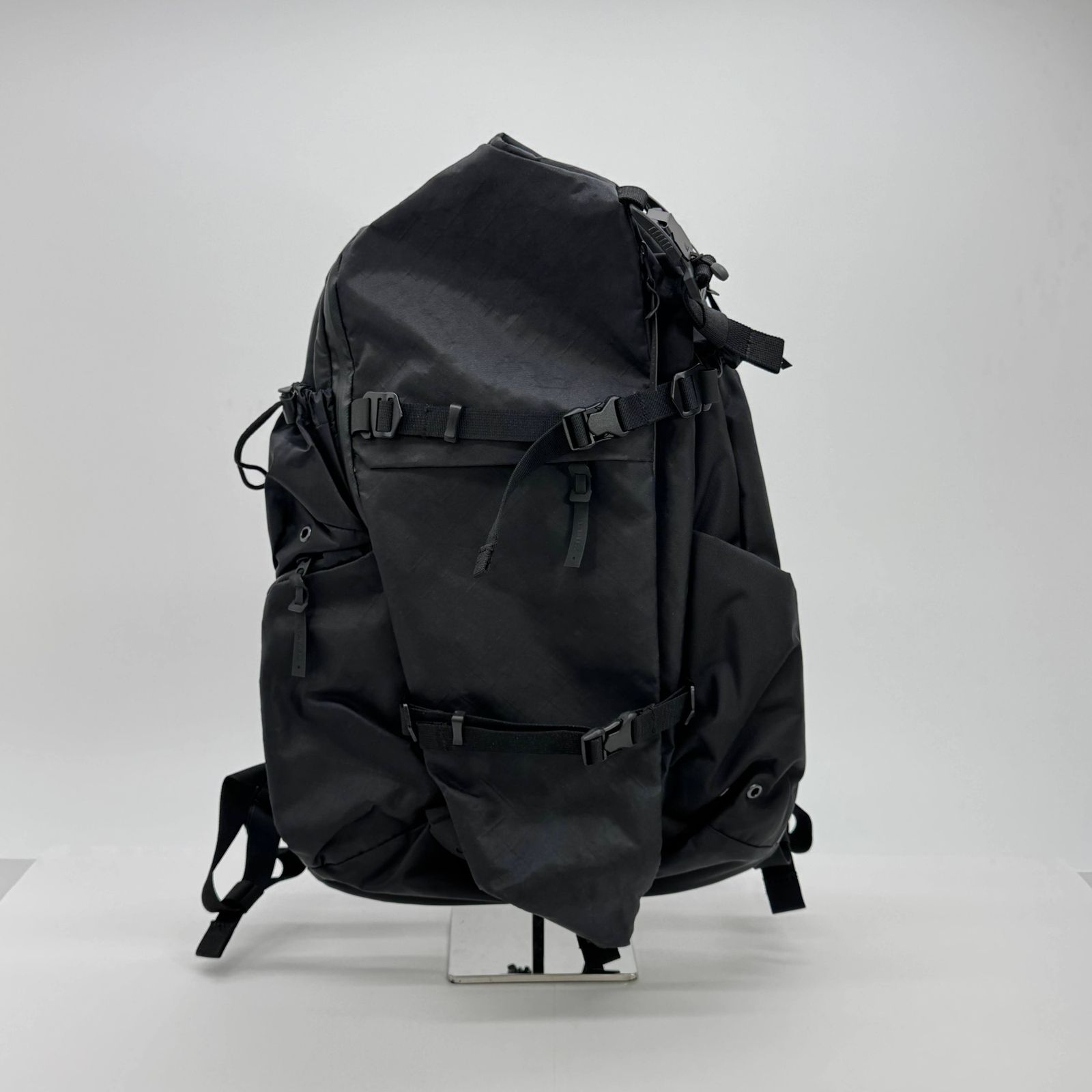 美品 CODE OF BELL コードオブベル X-TYPE ブラック スリングバッグ 高機能 拡張ギミック搭載【C7542】