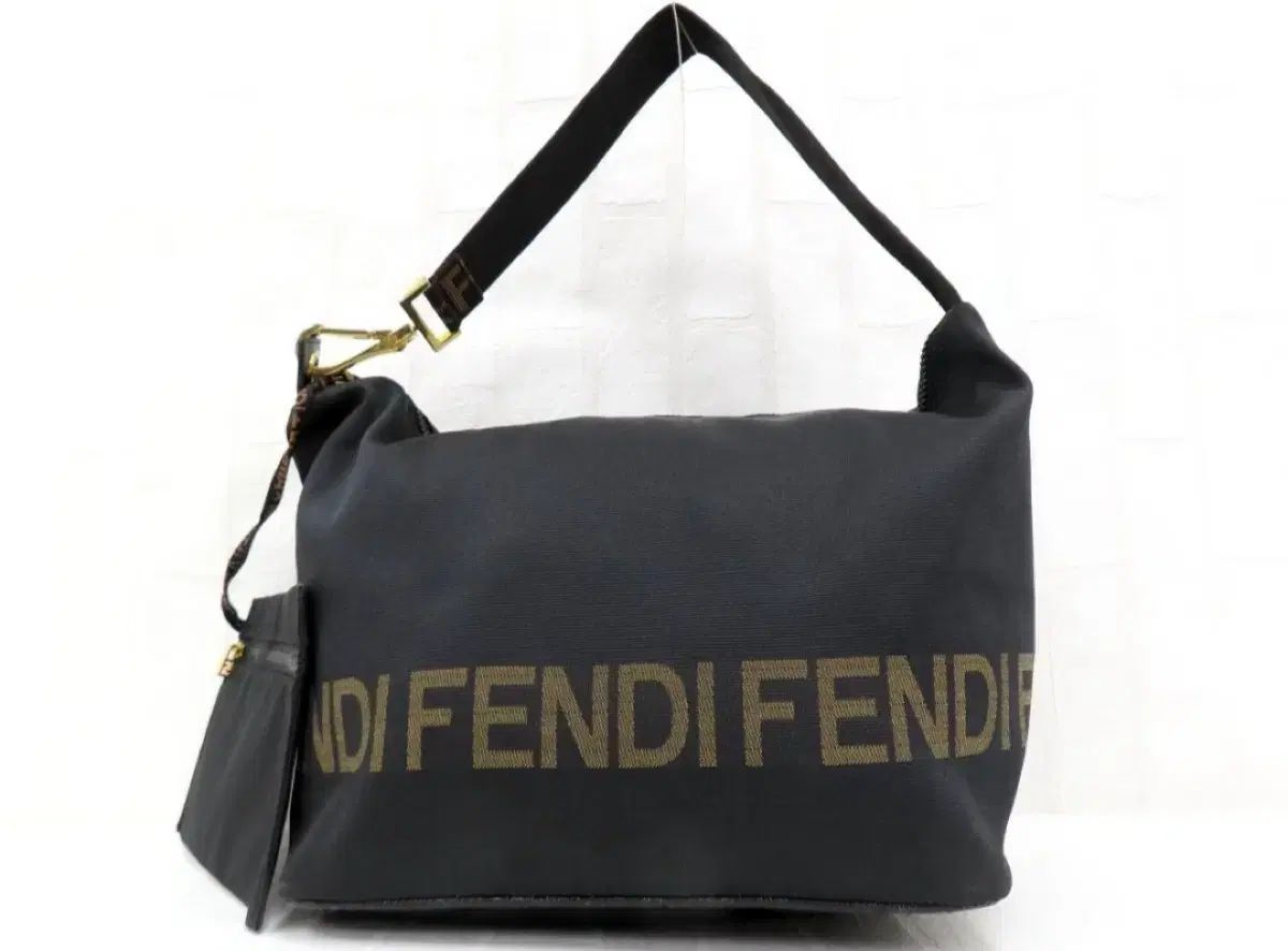 FENDI フェンディ ロゴ ショルダーバッグ ブラック + ポーチ
