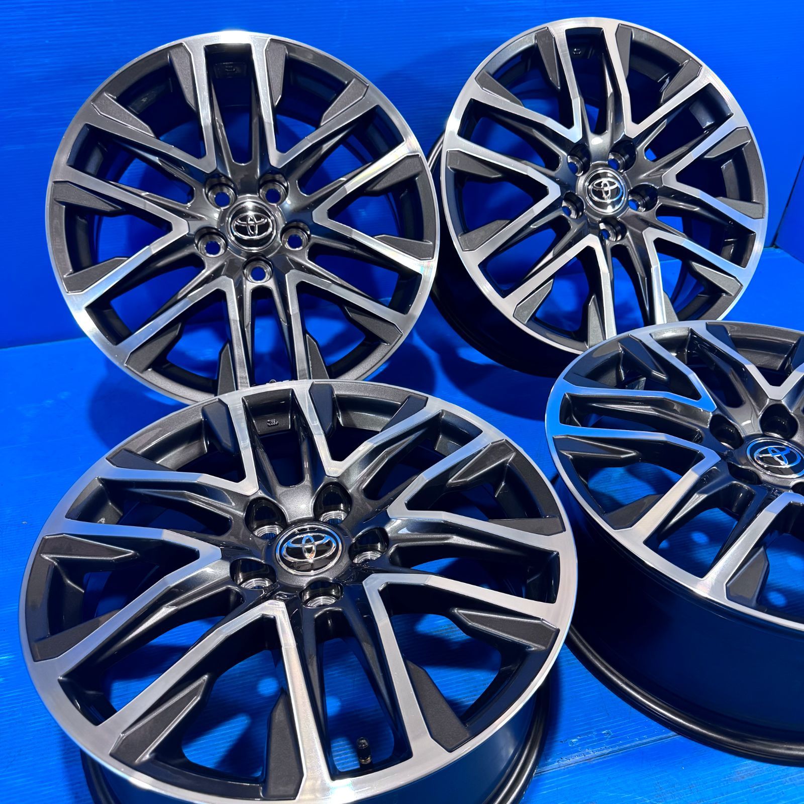 極上品】現行 カローラクロス 純正 18インチ 7.5J+40 5H114.3 4本 使用