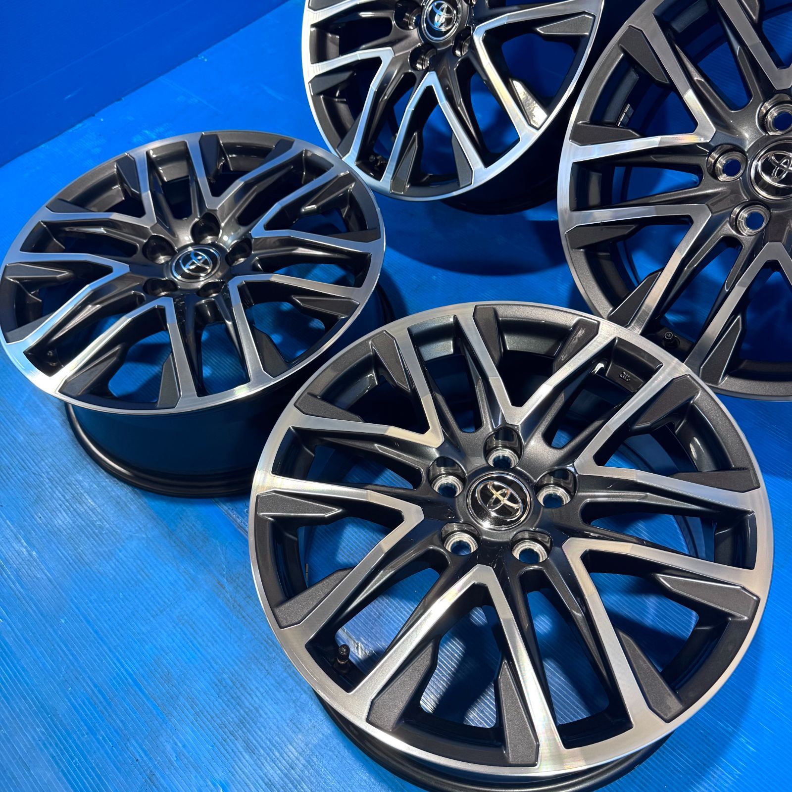 極上品】現行 カローラクロス 純正 18インチ 7.5J+40 5H114.3 4本 使用