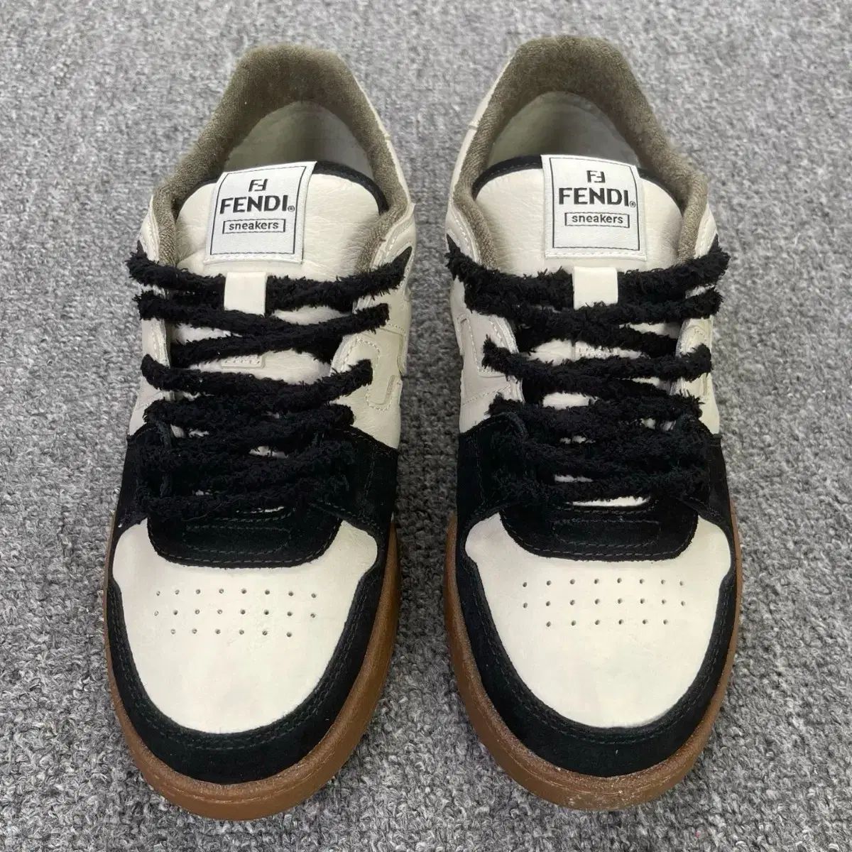 FENDI フェンディ ブラック クリーム ファン