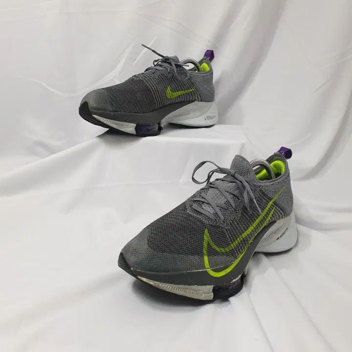 二階ヴィンテージ 275 NIKE エア ズーム テンポ ネクスト% フライニット スニーカー