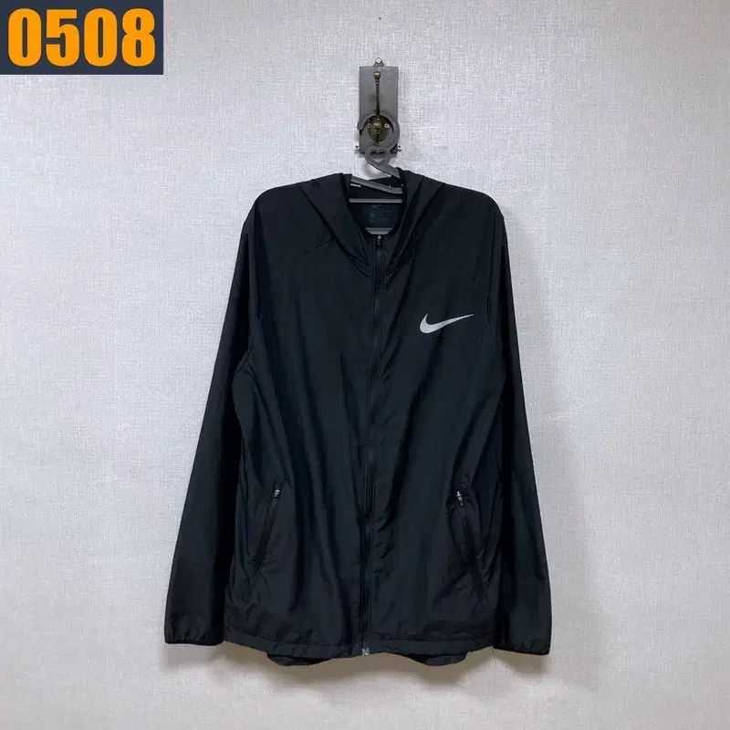 105 NIKE ナイキ 軽量ウィンドブレーカー ジャケット アウター