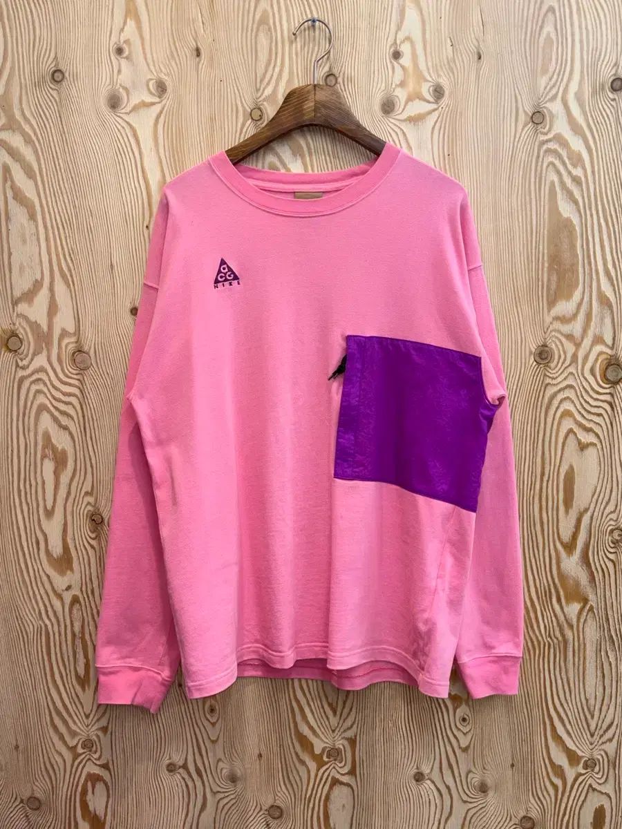 ナイキ ACG ポケット ロングスリーブ ピンク 8,025円