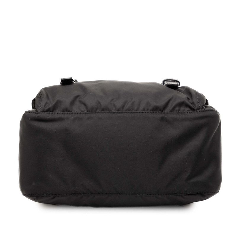 プラダ 三角ロゴプレート Re-Nylon ショルダーバッグ 1BD953 ブラック